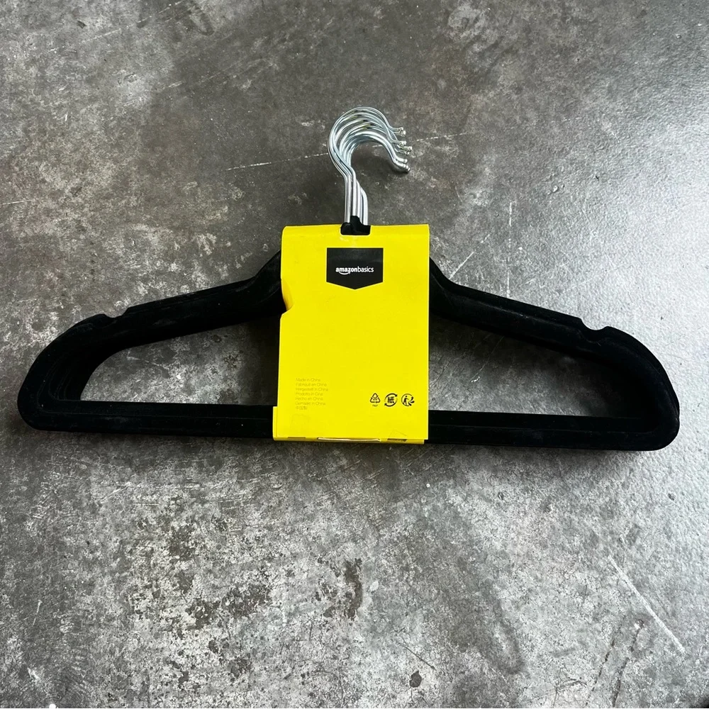 Amazon‎ basics 10 pack slim velvet flocked hangers